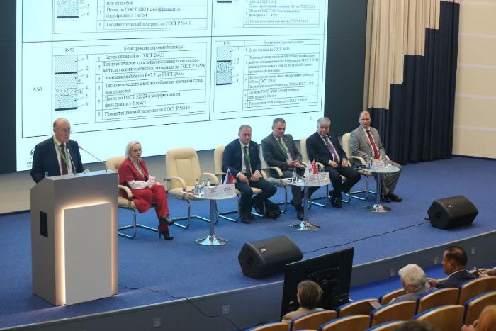 На повестке – дорожное строительство с применением цементобетона
