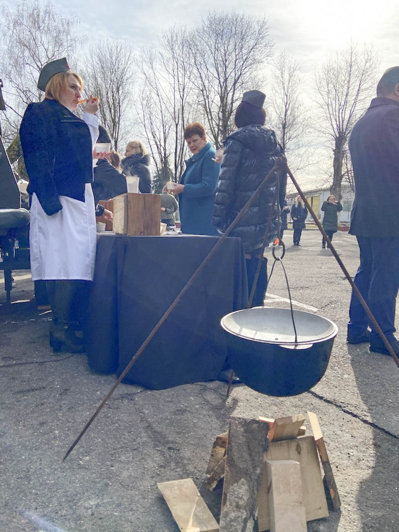 23 февраля Управляющая компания холдинга «Белорусская цементная компания» и Минский КСИ отметили с полевой кухней