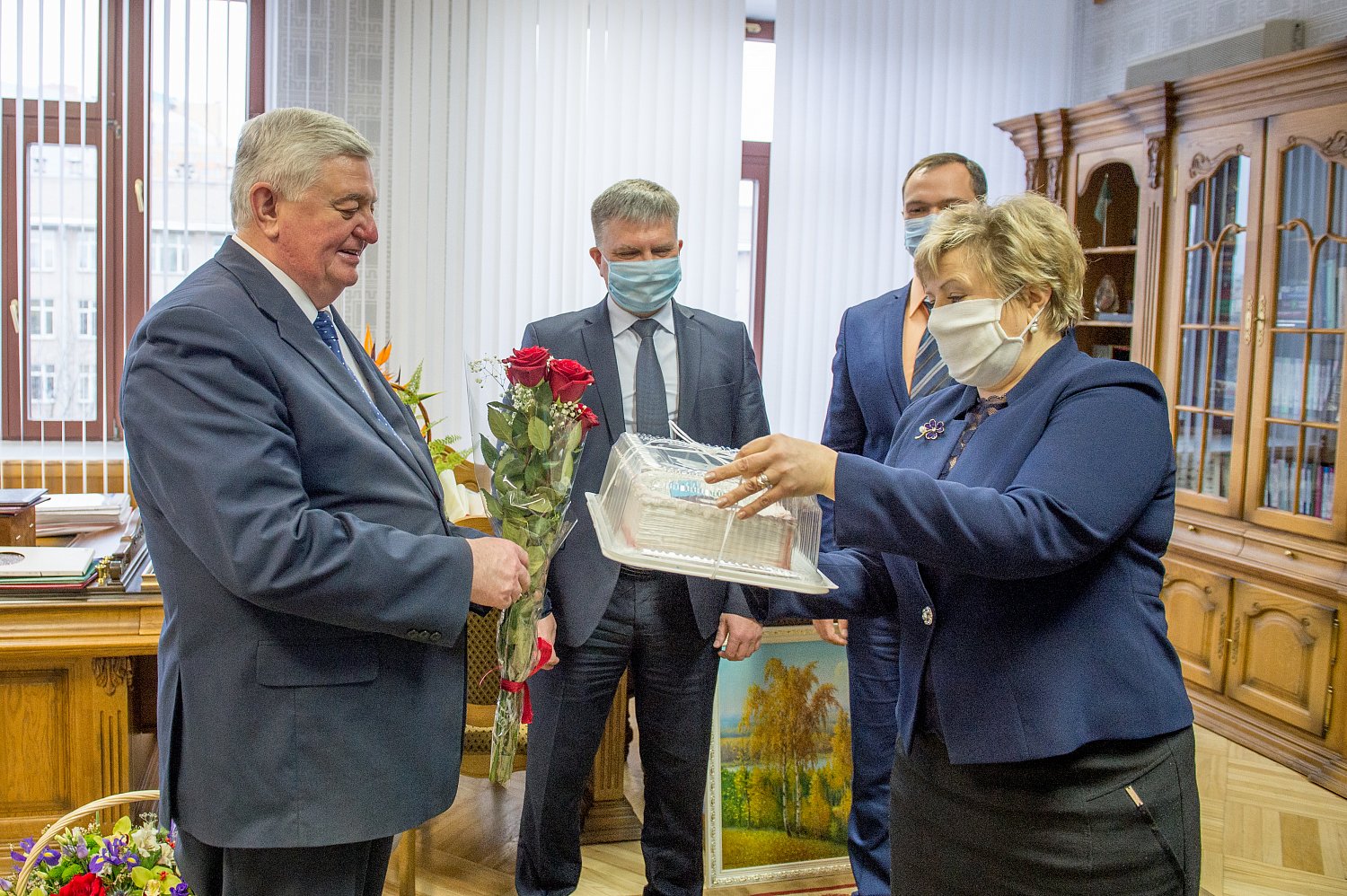 Представители Белорусской цементной компании поздравили с 90-летием коллектив БГТУ
