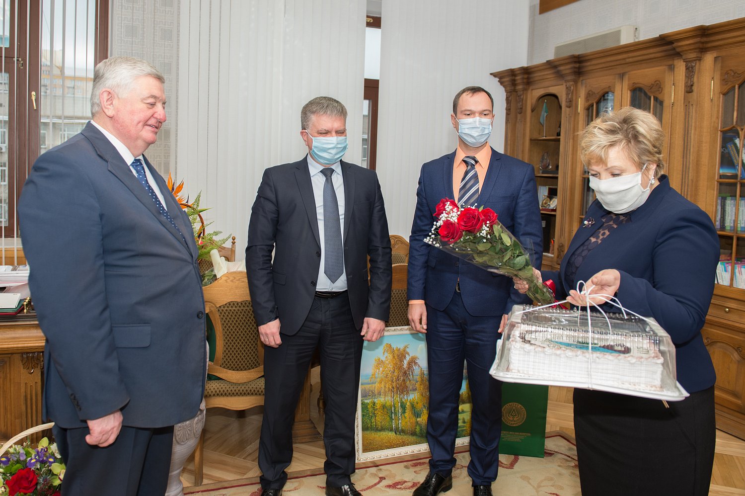 Представители Белорусской цементной компании поздравили с 90-летием коллектив БГТУ