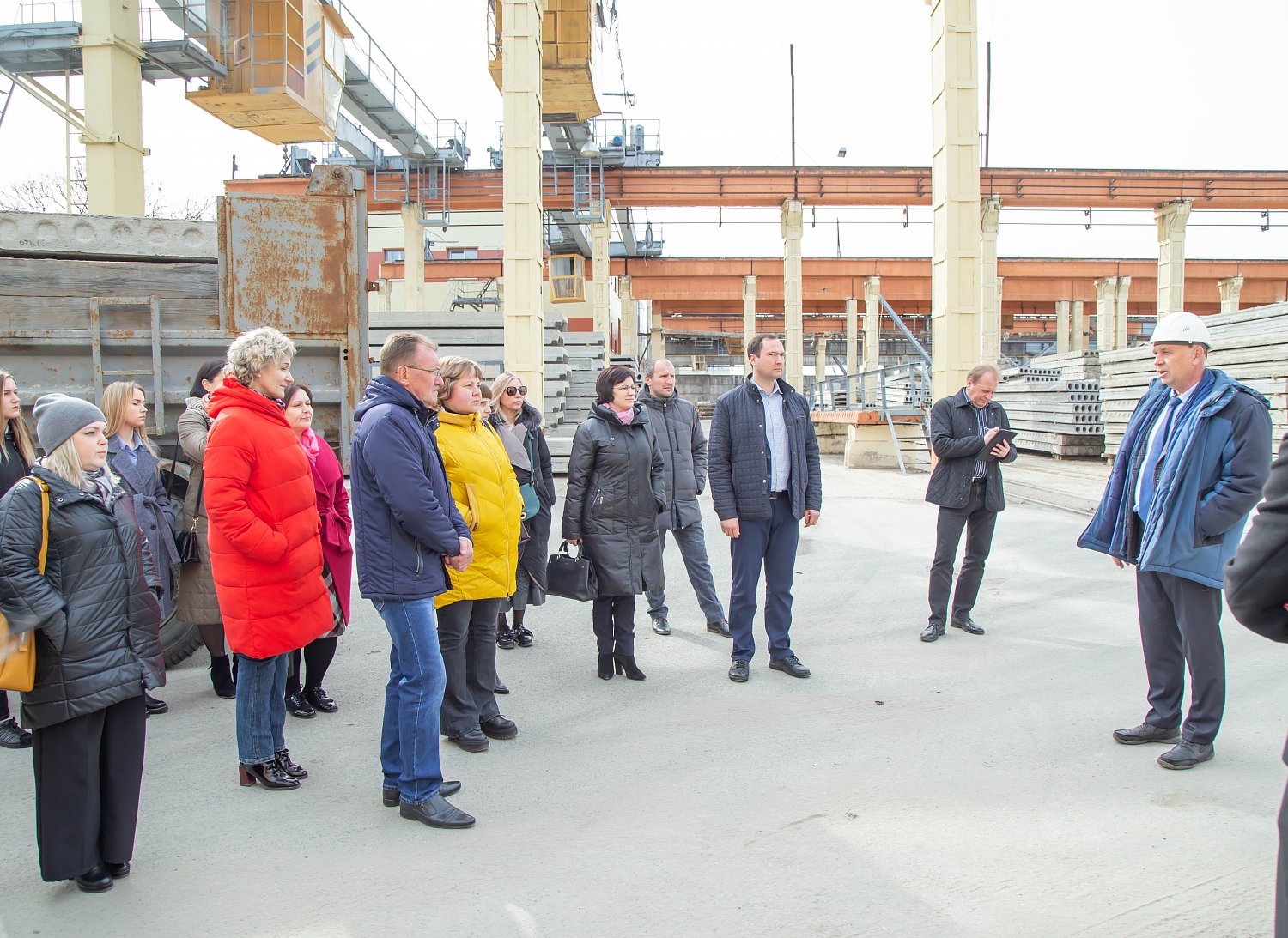 На базе завода ЗЖБ №3 г. Віцебска, філіяла ААТ «Крычаўцэментнашыфер», прайшоў занятак Карпаратыўнай школы тэхнолагаў БЦК На базе завода ЗЖБ №3 г. Віцебска, філіяла ААТ «Крычаўцэментнашыфер», прайшоў занятак Карпаратыўнай школы тэхнолагаў БЦК